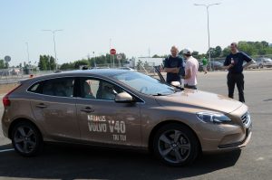 Volvo_V40